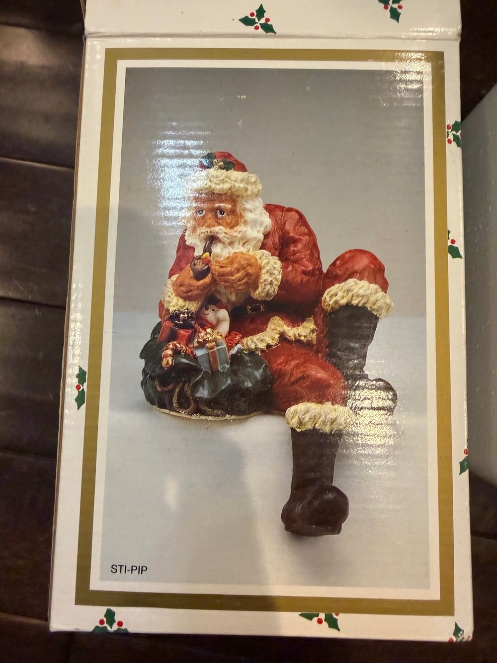 Classic Red Santa Figurine Holiday Dรฉcor